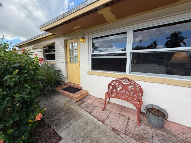 813 Burch Drive, West Palm Beach, FL 33415