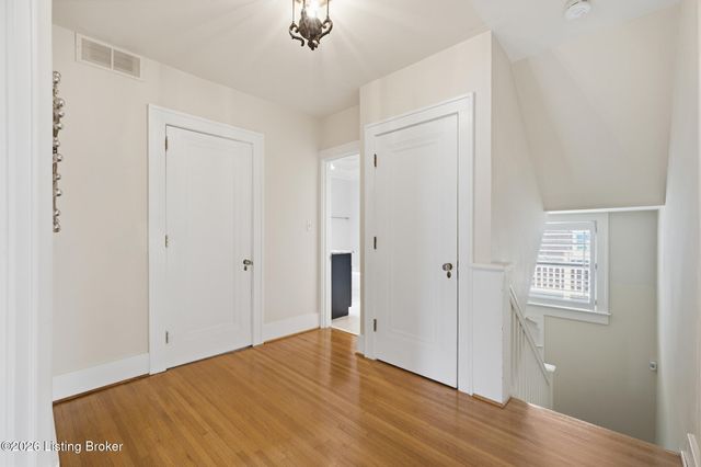 2435 Broadmeade Rd, Seneca Gardens, KY 40205