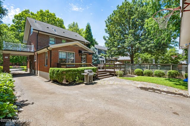 2435 Broadmeade Rd, Seneca Gardens, KY 40205
