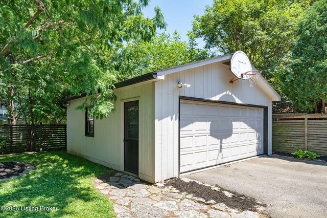 2435 Broadmeade Rd, Seneca Gardens, KY 40205