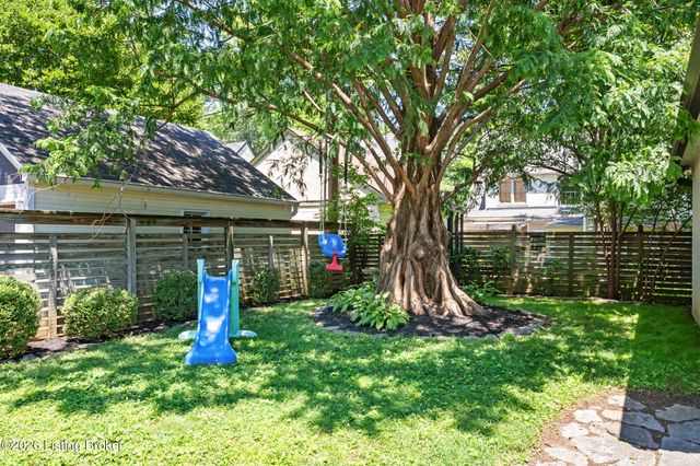 2435 Broadmeade Rd, Seneca Gardens, KY 40205