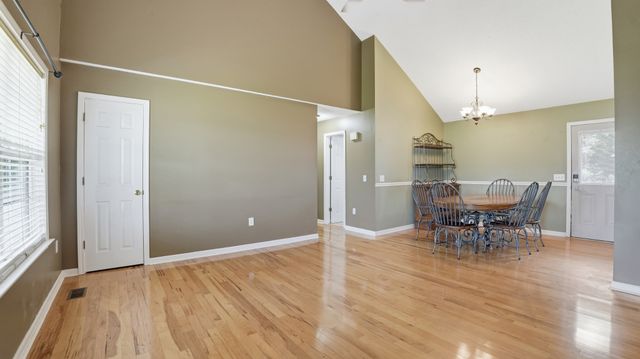 74 Dogwood Ct, Tullahoma, TN 37388