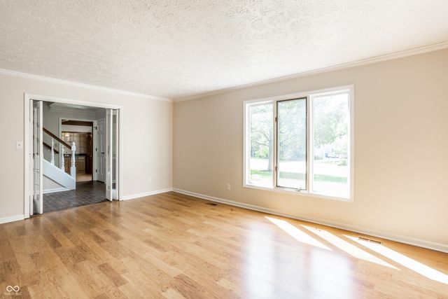 1030 Maxwell Lane, Zionsville, IN 46077