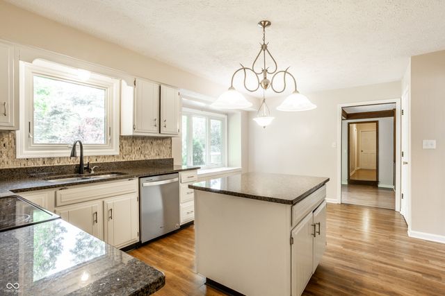1030 Maxwell Lane, Zionsville, IN 46077