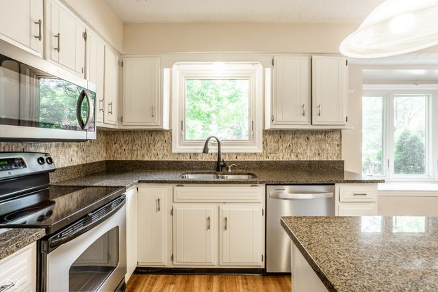 1030 Maxwell Lane, Zionsville, IN 46077