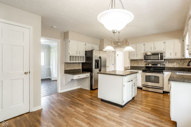 1030 Maxwell Lane, Zionsville, IN 46077