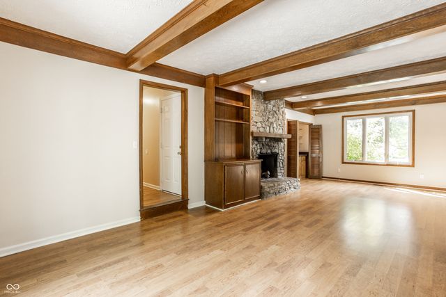 1030 Maxwell Lane, Zionsville, IN 46077