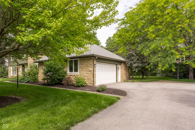 1030 Maxwell Lane, Zionsville, IN 46077