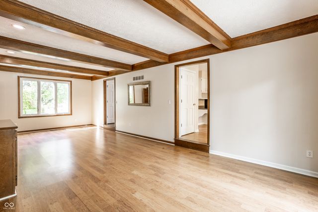 1030 Maxwell Lane, Zionsville, IN 46077