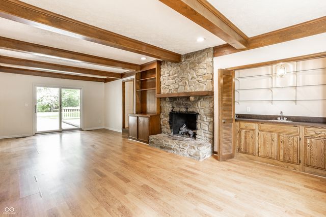 1030 Maxwell Lane, Zionsville, IN 46077