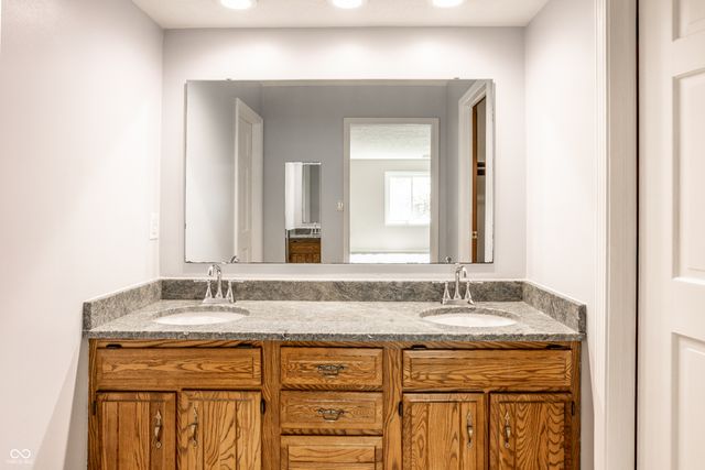 1030 Maxwell Lane, Zionsville, IN 46077