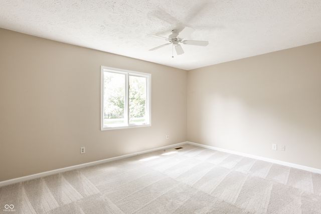 1030 Maxwell Lane, Zionsville, IN 46077