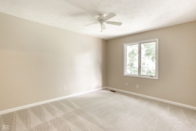 1030 Maxwell Lane, Zionsville, IN 46077