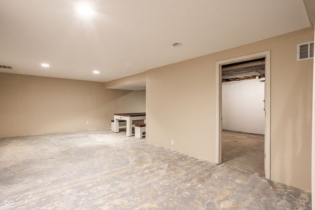 1030 Maxwell Lane, Zionsville, IN 46077