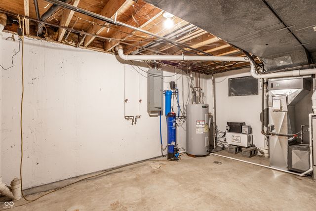1030 Maxwell Lane, Zionsville, IN 46077