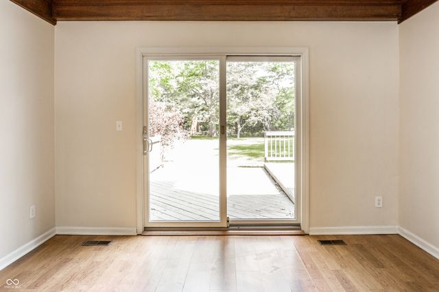 1030 Maxwell Lane, Zionsville, IN 46077