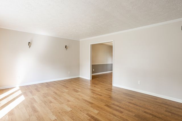1030 Maxwell Lane, Zionsville, IN 46077