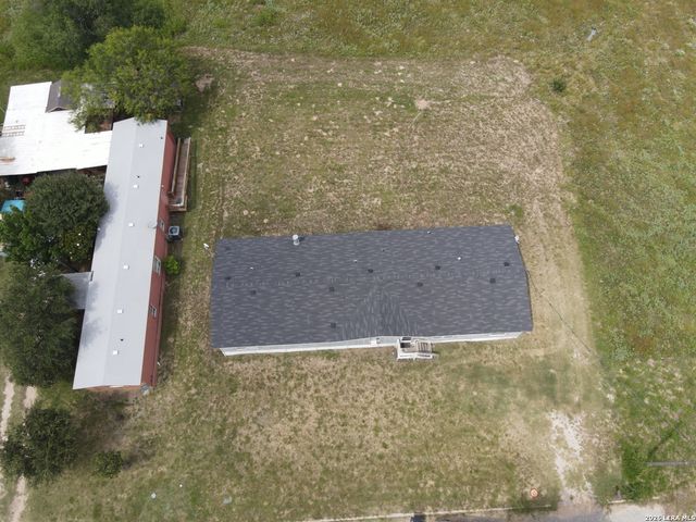 517 CORLEY DR, Devine, TX 78016
