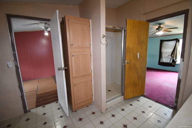 517 CORLEY DR, Devine, TX 78016