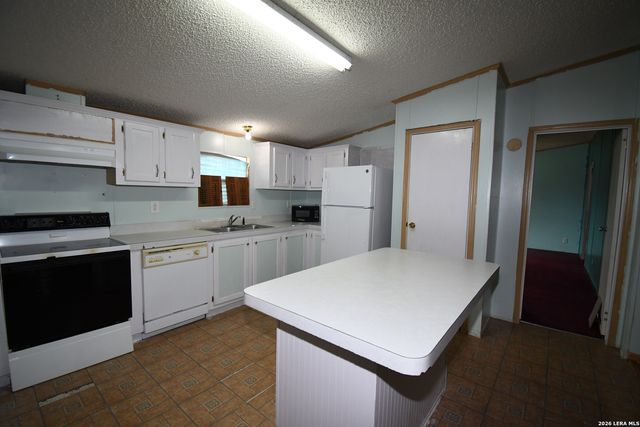 517 CORLEY DR, Devine, TX 78016
