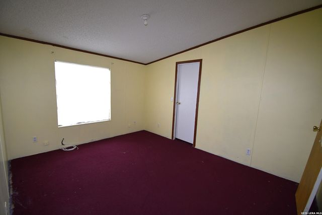 517 CORLEY DR, Devine, TX 78016