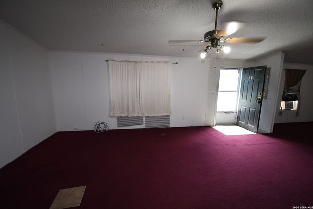 517 CORLEY DR, Devine, TX 78016
