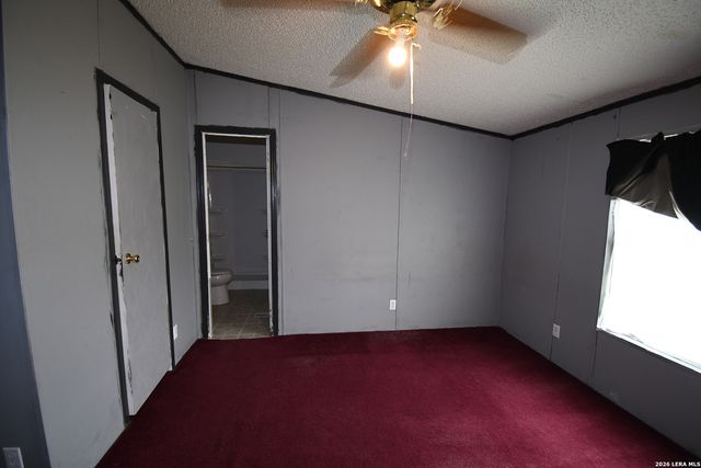 517 CORLEY DR, Devine, TX 78016