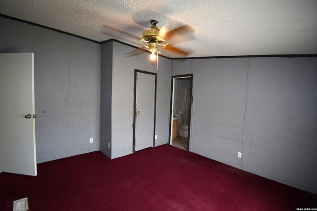 517 CORLEY DR, Devine, TX 78016
