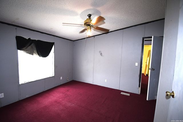 517 CORLEY DR, Devine, TX 78016