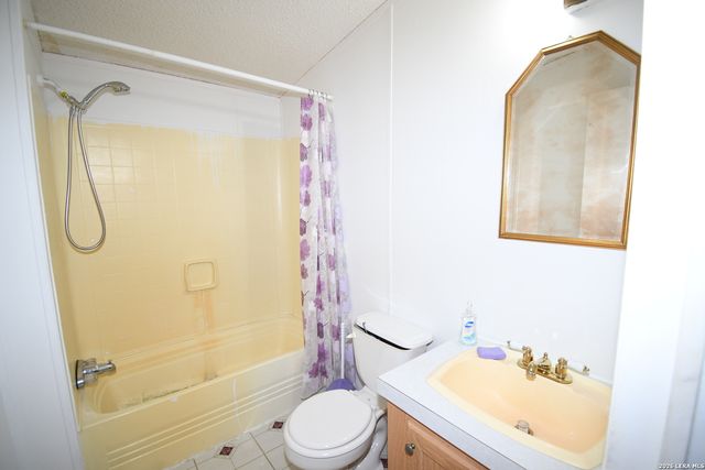 517 CORLEY DR, Devine, TX 78016
