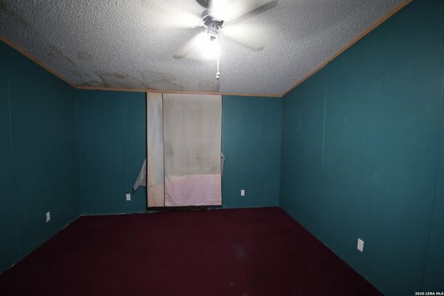 517 CORLEY DR, Devine, TX 78016
