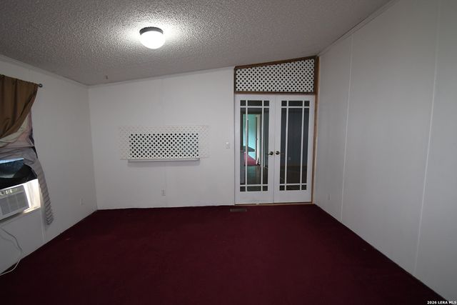 517 CORLEY DR, Devine, TX 78016