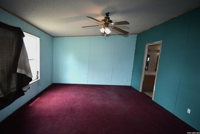 517 CORLEY DR, Devine, TX 78016