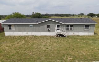 517 CORLEY DR, Devine, TX 78016