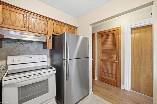 1874 E Ocean View Ave Apt B, Norfolk, VA 23503