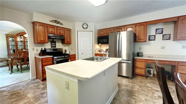 440 Chapeldale Dr, Upper Burrell, PA 15613