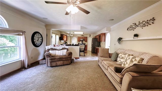 440 Chapeldale Dr, Upper Burrell, PA 15613