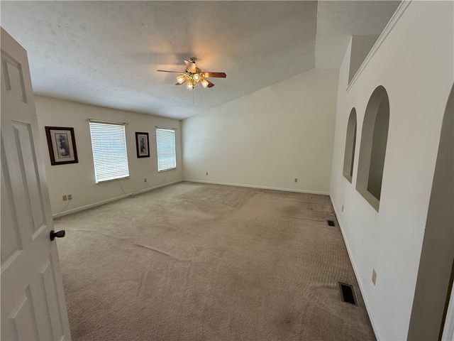 440 Chapeldale Dr, Upper Burrell, PA 15613