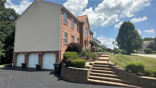 440 Chapeldale Dr, Upper Burrell, PA 15613