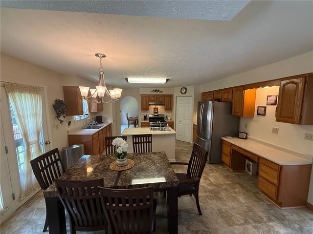 440 Chapeldale Dr, Upper Burrell, PA 15613