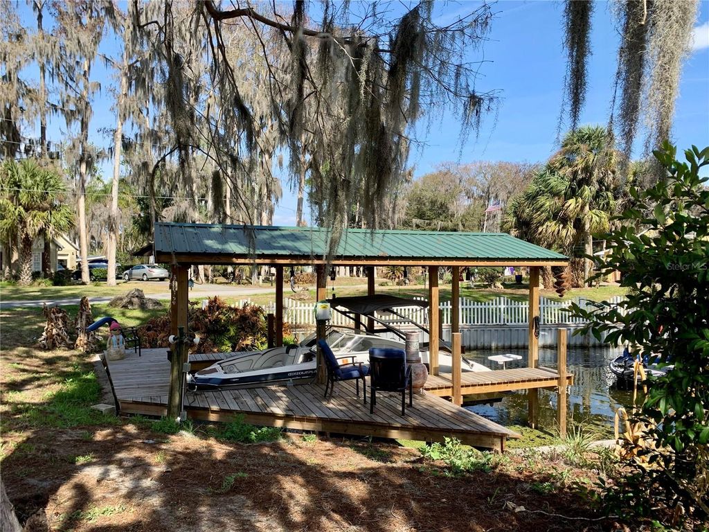 Image 21 of property listing at 31928 HARRIS ROAD, Tavares, FL 32778