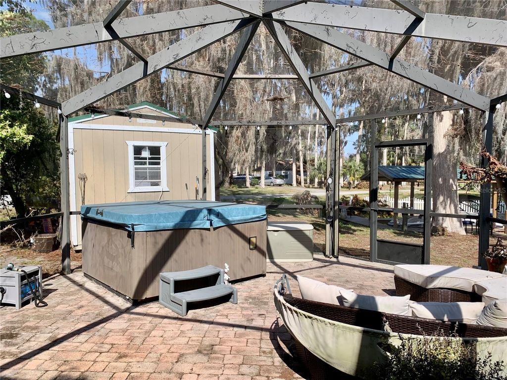 Image 23 of property listing at 31928 HARRIS ROAD, Tavares, FL 32778