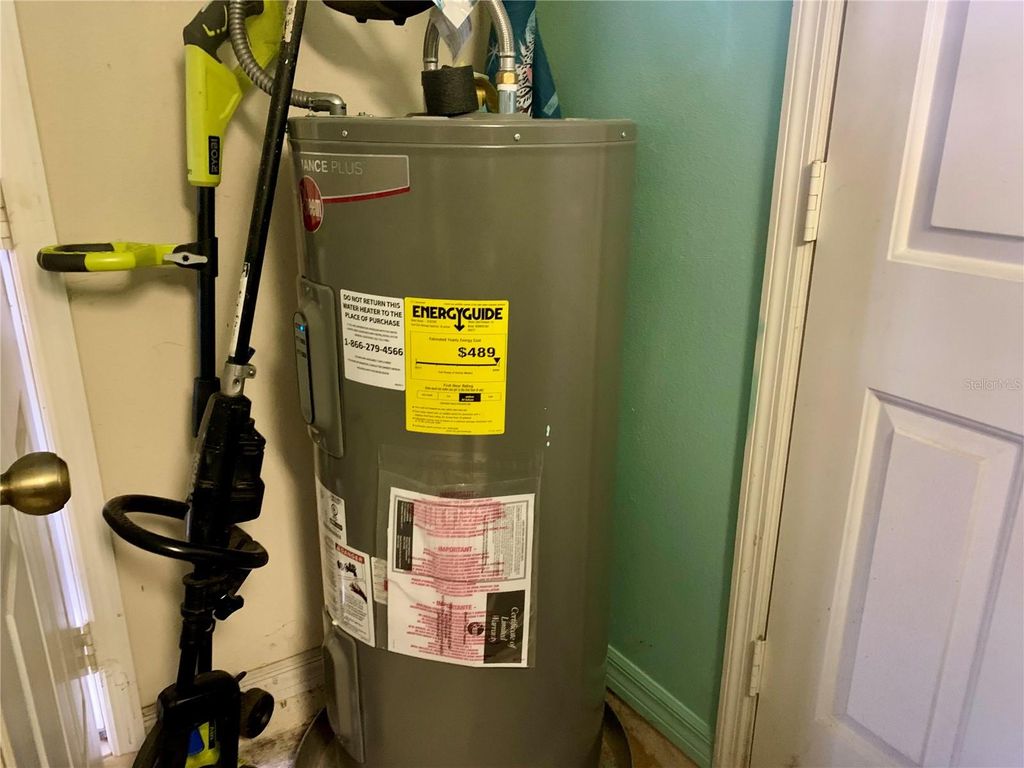 Image 27 of property listing at 31928 HARRIS ROAD, Tavares, FL 32778