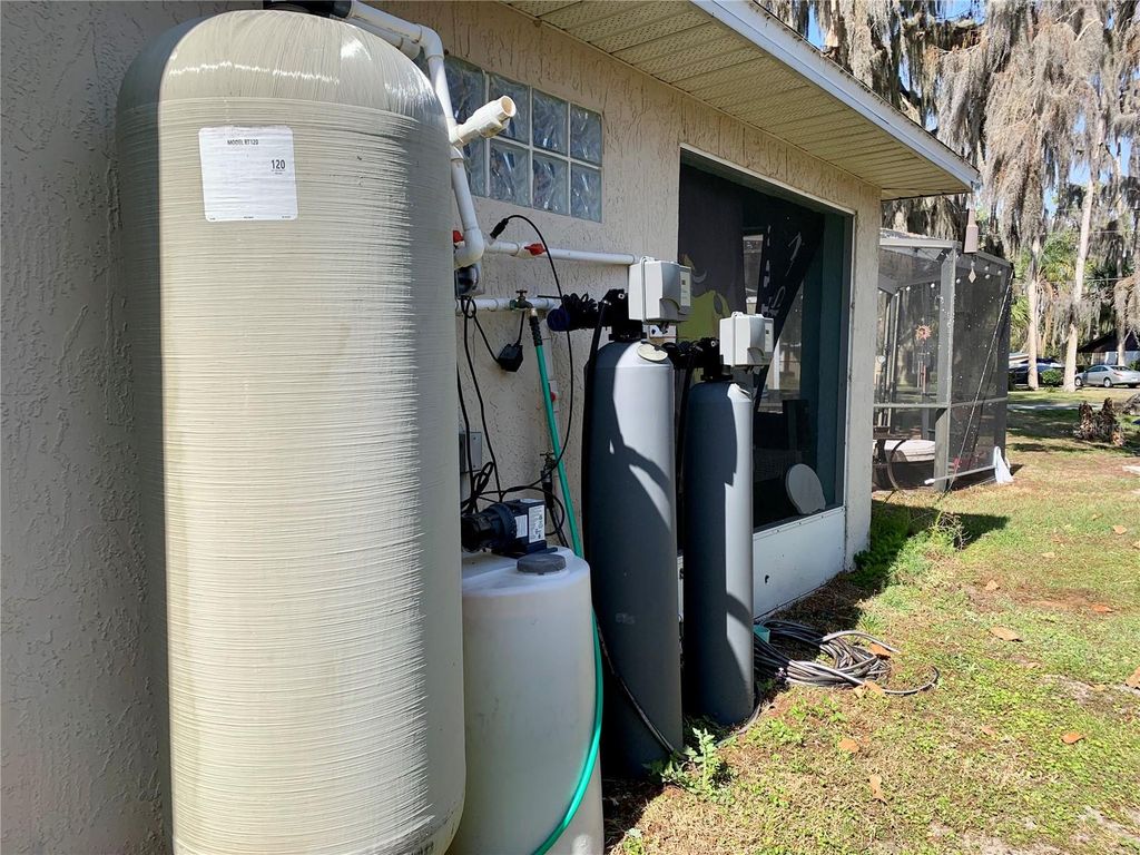 Image 28 of property listing at 31928 HARRIS ROAD, Tavares, FL 32778