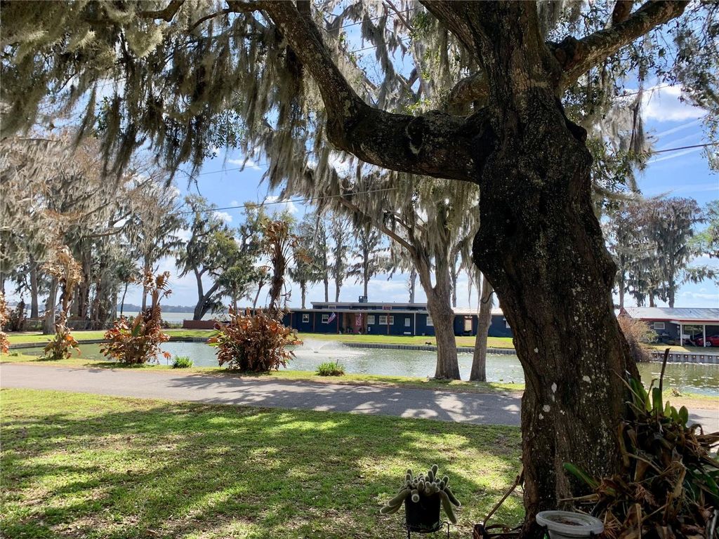 Image 30 of property listing at 31928 HARRIS ROAD, Tavares, FL 32778