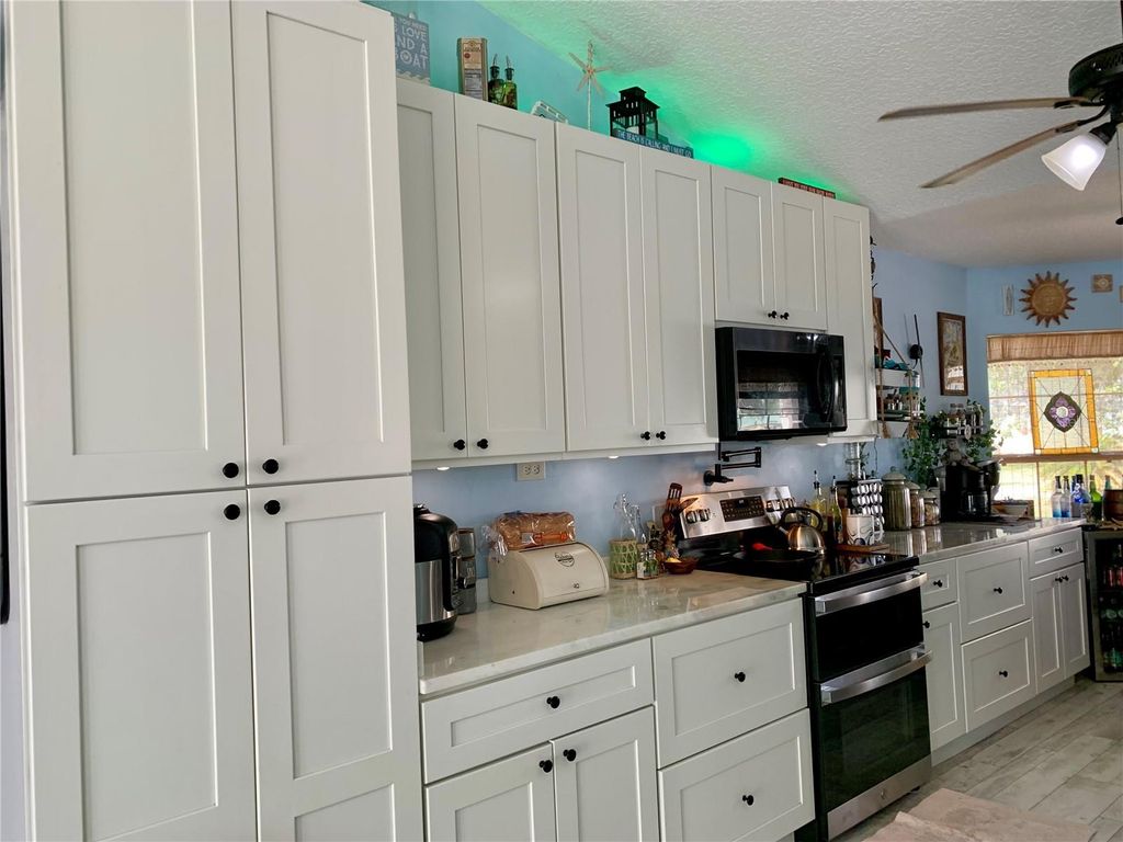 Image 5 of property listing at 31928 HARRIS ROAD, Tavares, FL 32778