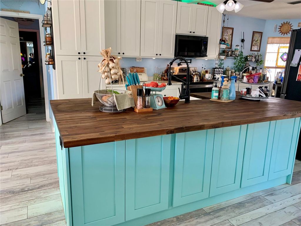 Image 9 of property listing at 31928 HARRIS ROAD, Tavares, FL 32778