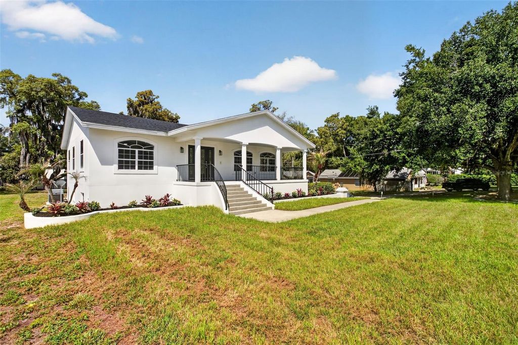Image 1 of property listing at 1002 OAKDALE STREET, Windermere, FL 34786