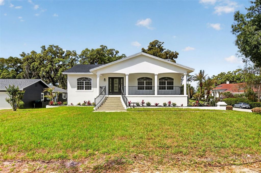 Image 2 of property listing at 1002 OAKDALE STREET, Windermere, FL 34786