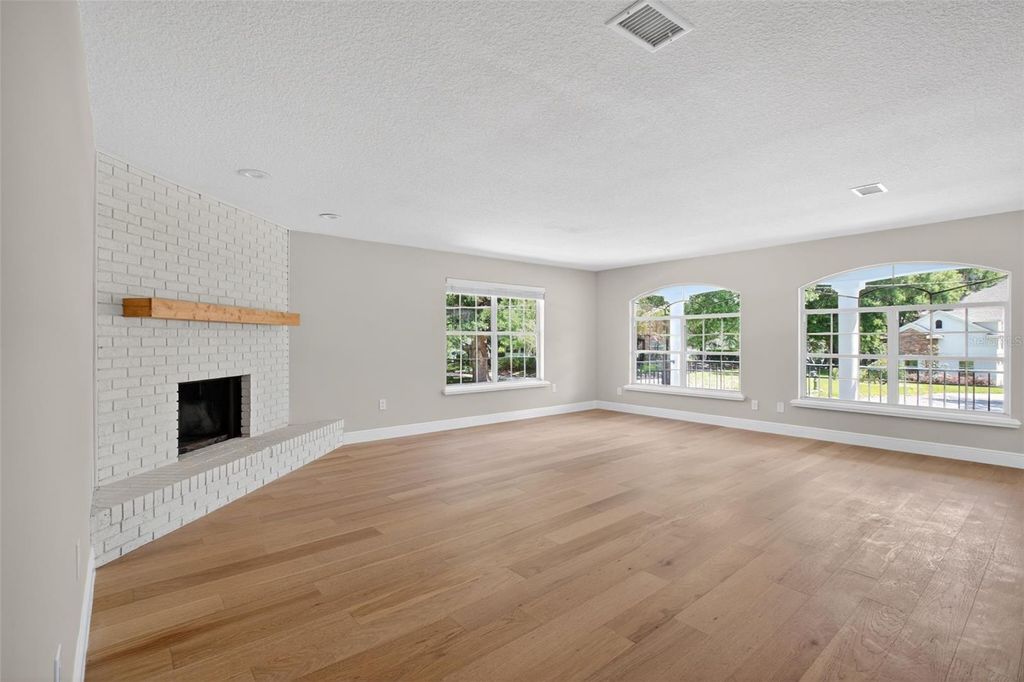 Image 11 of property listing at 1002 OAKDALE STREET, Windermere, FL 34786